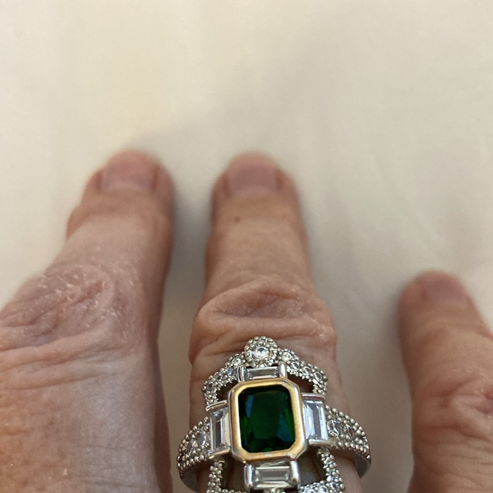 RING ss w/rect. green stone w/4 rect. clear stones & 17 rd. stone sz. 7 $55 - Picture 6 of 8
